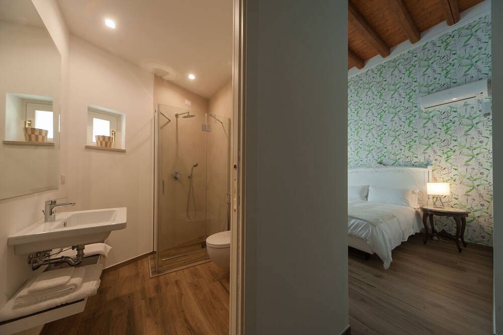Bed & Breakfast in the heart of Trani in historic building room 1 in Trani, Barletta-Andria-Trani