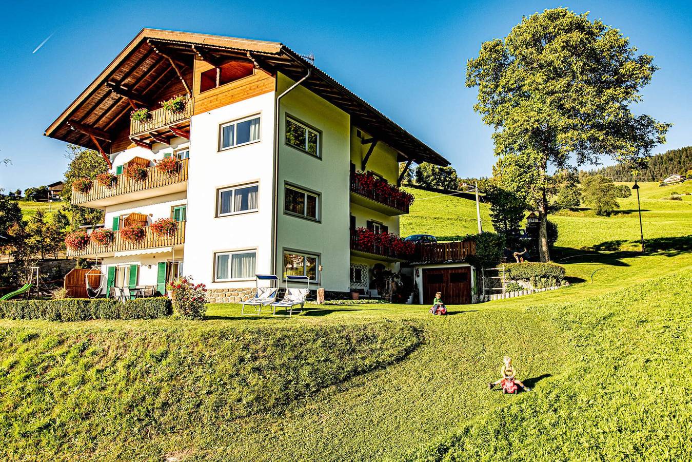 Ganze Wohnung, Apartment "Haus Lohengrin - Ferienwohnung 4" mit Bergblick, Wlan, Balkon und Garten in Seis am Schlern, Kastelruth