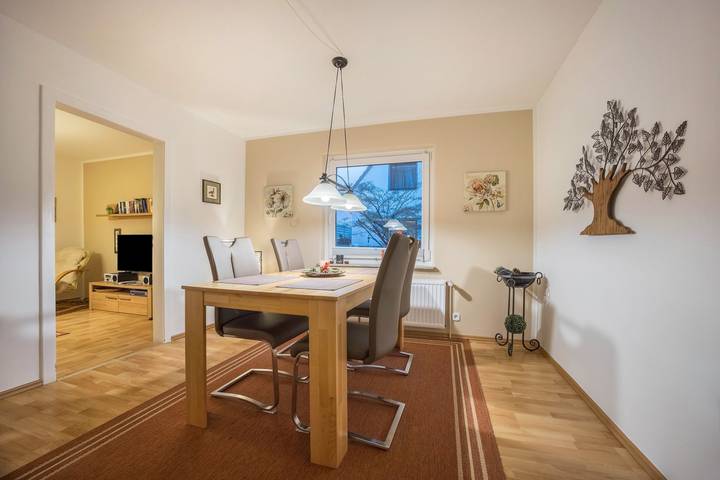 Appartamento intero, Appartamento per ospiti 'Gästeapartment Hannover' con giardino comune e Wi-Fi in Herrenhausen-Stöcken, Hannover