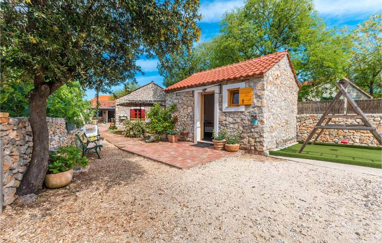 Ferienhaus für 9 Personen, mit Pool und Terrasse in Sukosan - 2