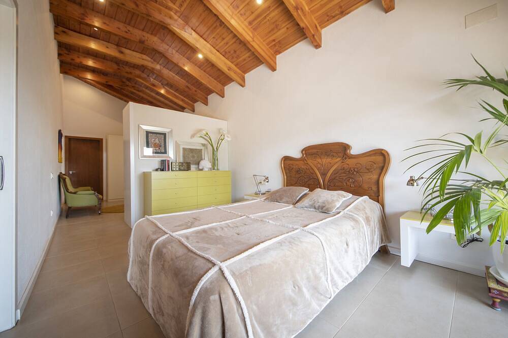 Villa con piscina infinita y vistas, Bcn a 20min in Torrellas de Llobregat, Bajo Llobregat