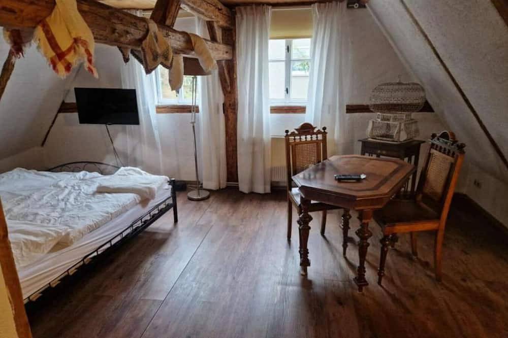 Ganze Wohnung, Nr. 5 Knepp-Hänel-Haus Anno 1886 in Grünhainichen, Erzgebirge