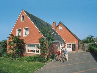 Ferienwohnung für 5 Personen, mit Balkon und Terrasse sowie Garten und Sauna in Neuharlingersiel