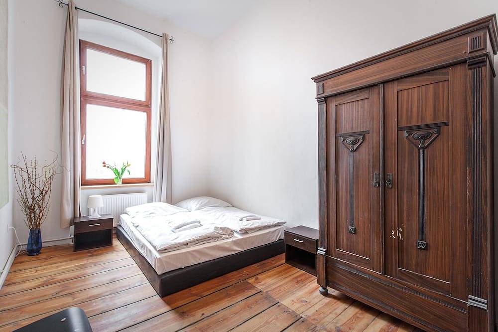 Ganze Wohnung, Familienfreundliche Altbauwohnung mit modernem Wannenbad & gemütlicher Wohnküche in Moabit Berlin, Berlin