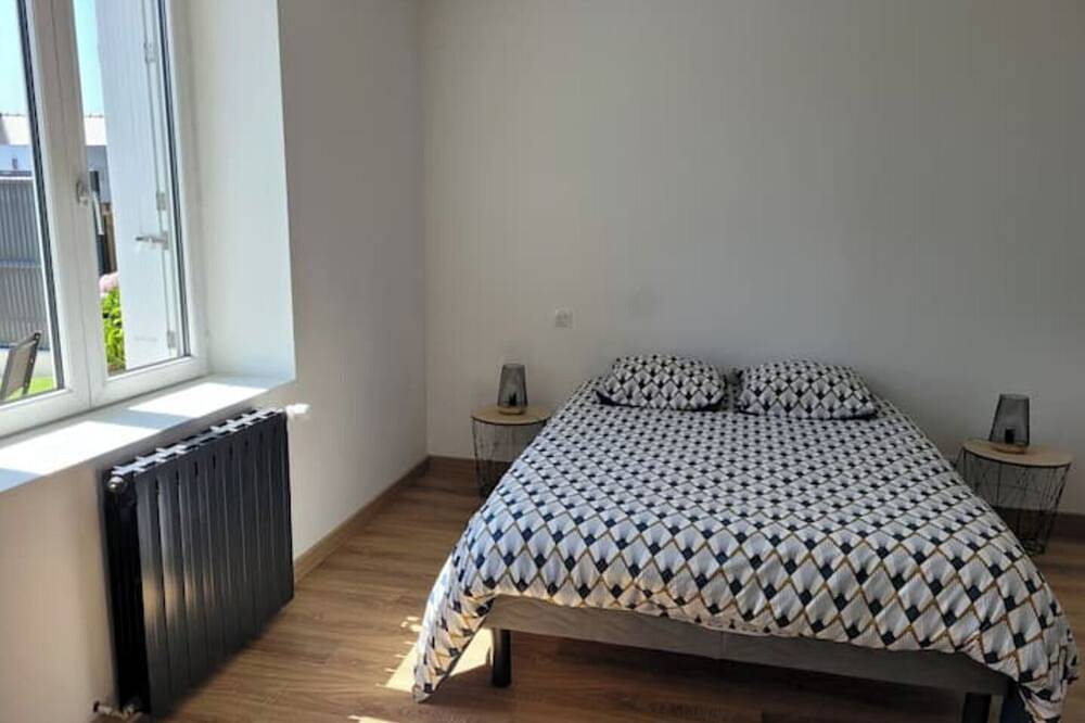 Maison Familiale Avec Spa Proche mer et Commodités in Trélévern, Rosa Granitküste