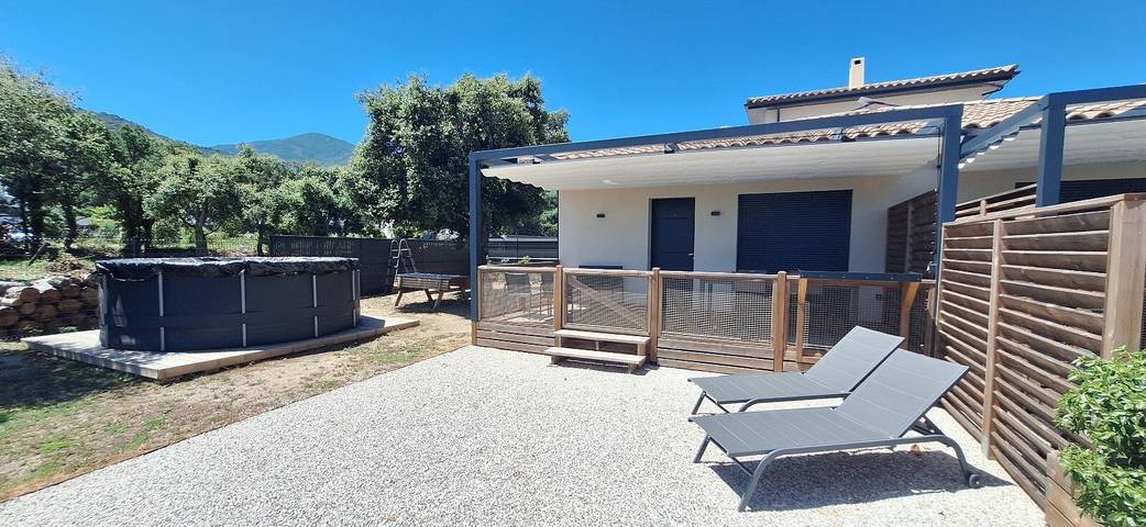Apartamento entero, Gîte de encanto 'Côté Mer' con vistas a la montaña, Wi-Fi y aire acondicionado in Sorède, Costa mediterránea (Francia)