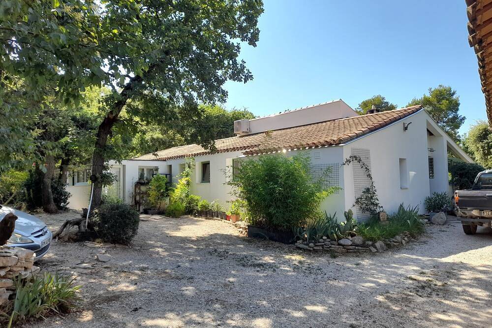 Belle villa moderne avec piscine au coeur de la garrigue in Lauret, Côte méditerranéenne (France)