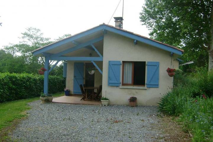 Gîte pour 4 personnes, avec jardin dans Mouscardès