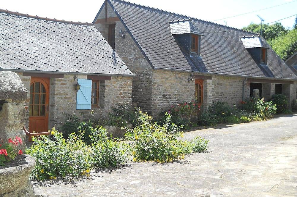 Little haven of peace in the Breton countryside, Garden and terrace - near the sea in Rosporden, Quimper region