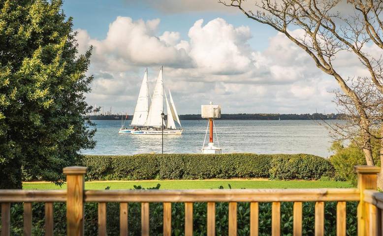 Holiday rental for 8 people, with garden and hot tub, child-friendly in Cowes