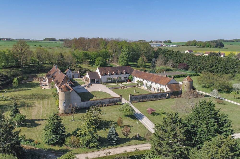 Magnifique Domaine de Caractère en Pleine Nature in Gy-les-Nonains, Région de Montargis