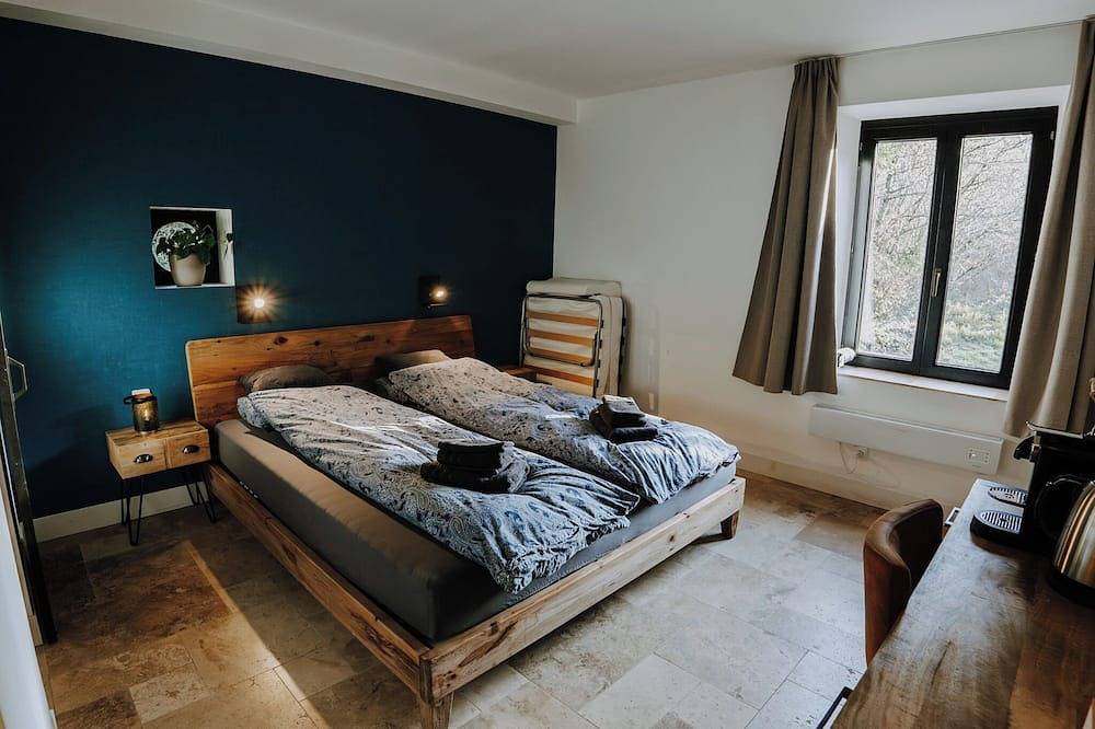 Hond vriendelijke vakantiewoning, gelegen in de bossen van beauraing. in Beauraing, Regio Namur