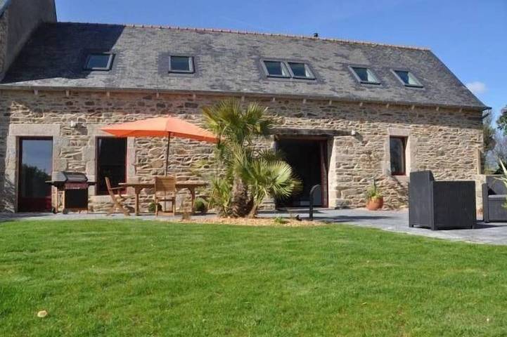 Location de vacances pour 6 personnes, avec jardin et jacuzzi à Pleumeur-Gautier