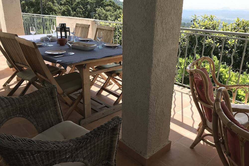 Stijlvolle villa, met verwarmd privé zwembad, adembenemend uitzicht, gratis wifi in Lorgues, Draguignan en omgeving