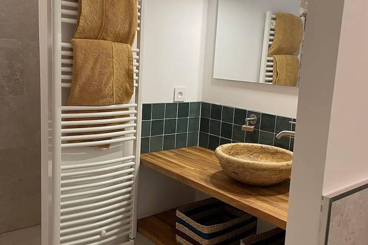 Gîte pour 3 personnes, avec terrasse et jardin à Céreste - 4