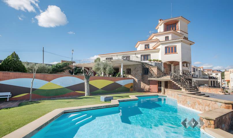 Holiday rental for 20 people, with garden, with pets in Catalonia