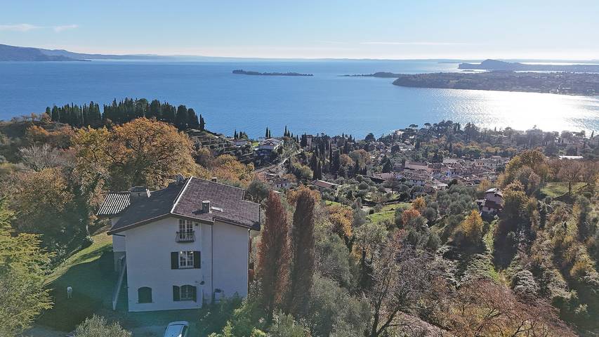 Villa per 6 persone, con Balcone e Terrazza nonché Giardino a Gardone Riviera