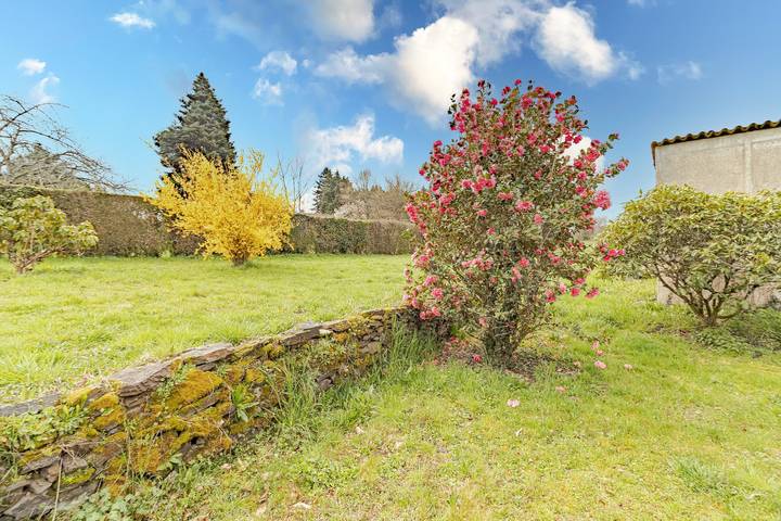 Location de vacances pour 6 personnes, avec jardin à Lanouaille