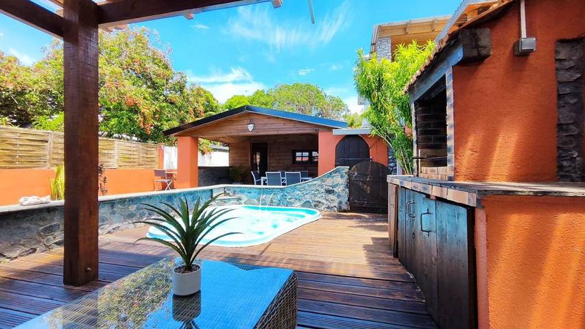 Maison de vacances pour 6 personnes, avec bassin pour enfant ainsi que terrasse et piscine