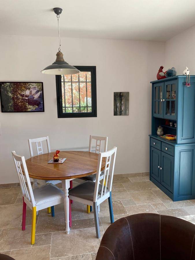 Location de vacances pour 4 personnes, avec piscine ainsi que vue et jardin à Belgentier - 2