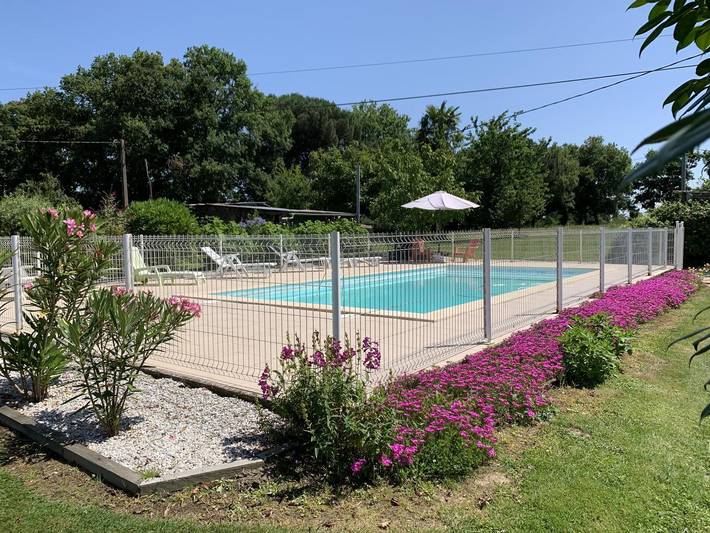 Gîte pour 5 personnes, avec Terrasse et Jardin ainsi que Piscine et Vue