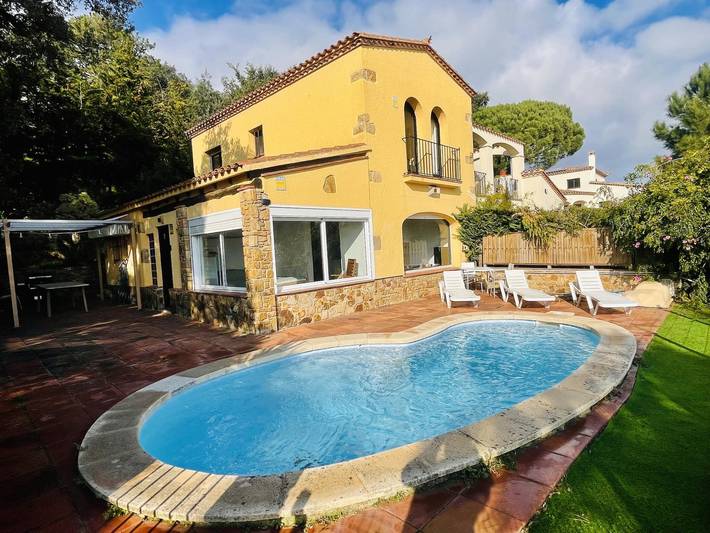 Ferienhaus für 8 Personen, mit Garten und Pool, mit Haustier