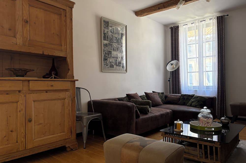 Appartement entier, Maison vigneronne avec terrasse, extérieur, proche plages et canal du Midi. in Nissan-lez-Enserune, Côte méditerranéenne (France)