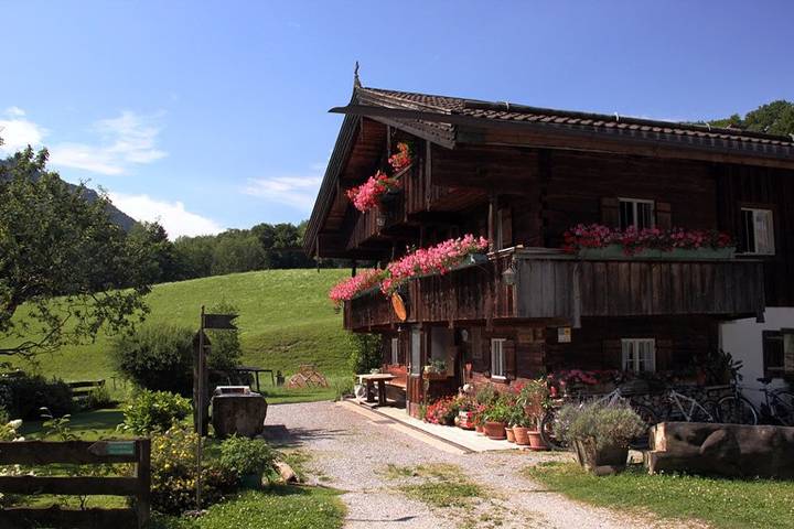 Haus Weber in Gmain - Einzelzimmer mit fl. Kalt- und Warmwasser in Wendelstein, Brannenburg