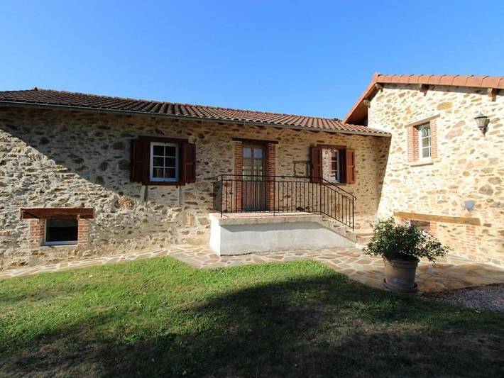 Location de vacances pour 4 personnes, avec jardin à Leynhac - 2