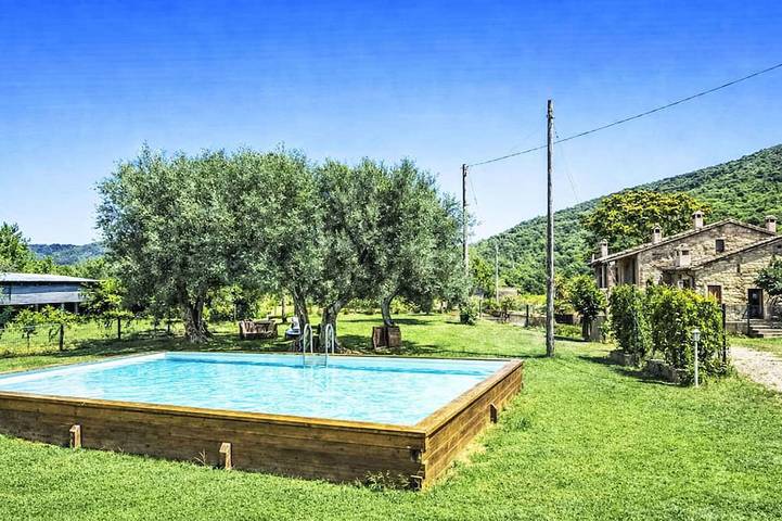 Villa for 5 people, with pool and garden, with pets in Perugia