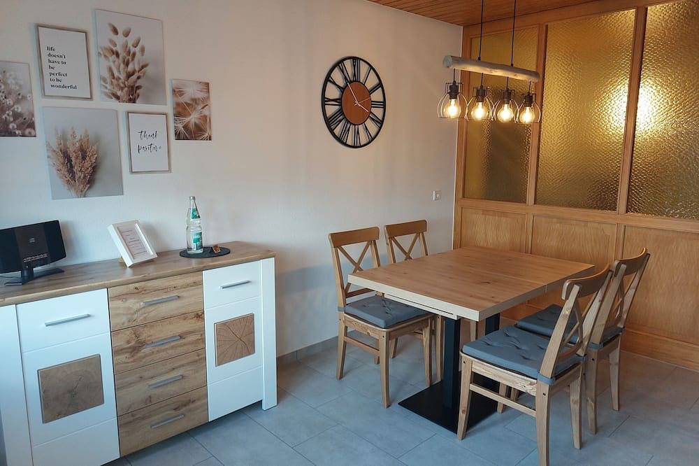 Ganze Wohnung, Renovierte moderne Ferienwohnung, gemütlich und ruhig gelegen in Waldachtal, Mittlerer Schwarzwald