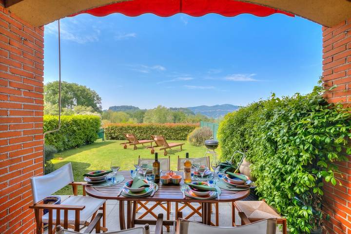 Ferienhaus für 6 Personen, mit Balkon und Kinderpool sowie Seeblick