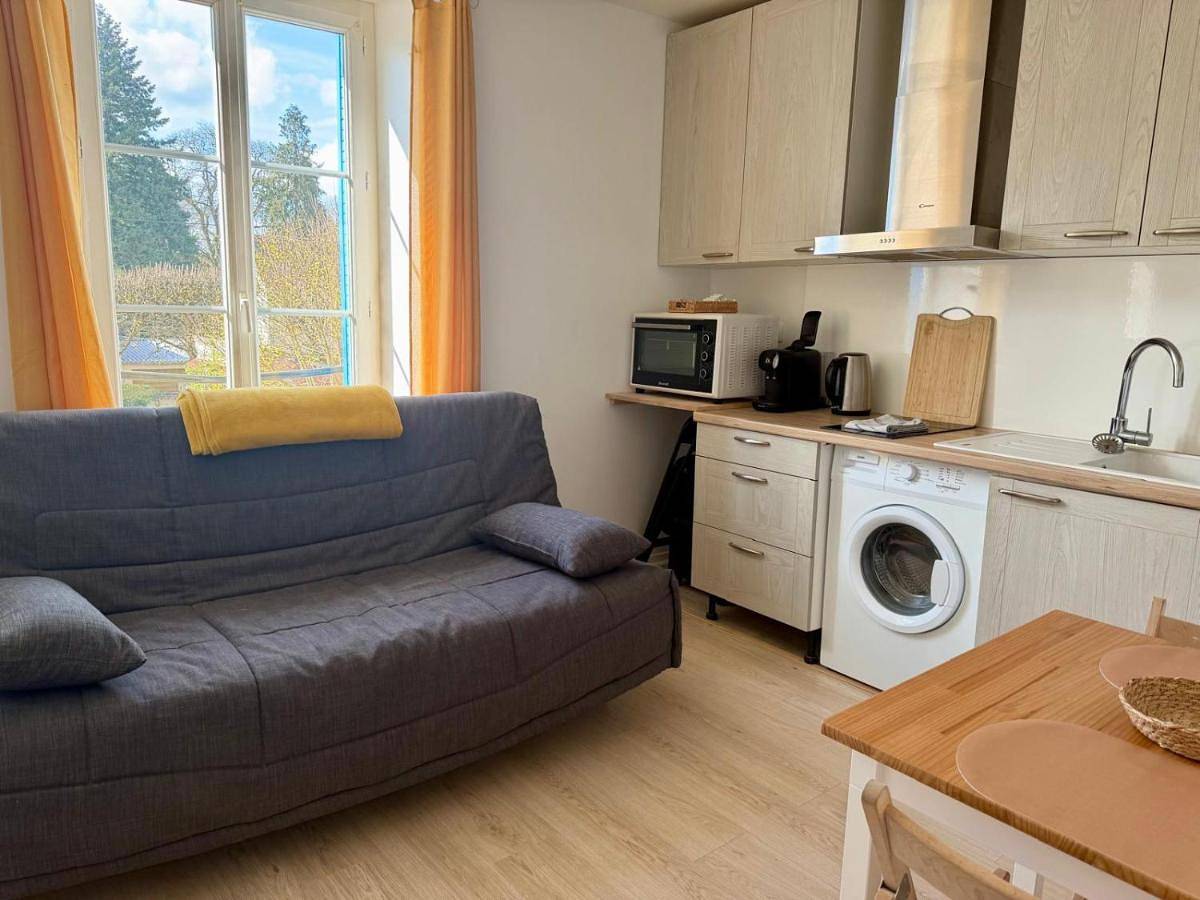 Appartement entier, Cosy 2 pièces au centre Historique in Milly-la-Forêt, Parc naturel régional du Gâtinais français