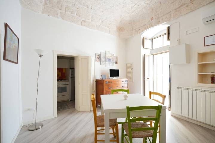 Entire apartment, Apartment 'Pà' with Wi-Fi and Air Conditioning in Ostuni, Salento