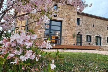 Gîte pour 12 personnes, avec jardin à Saint-Barthélemy-le-Plain