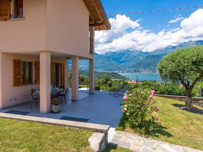 Ferienhaus für 6 Personen, mit Balkon und Terrasse sowie Garten und Seeblick in Colico