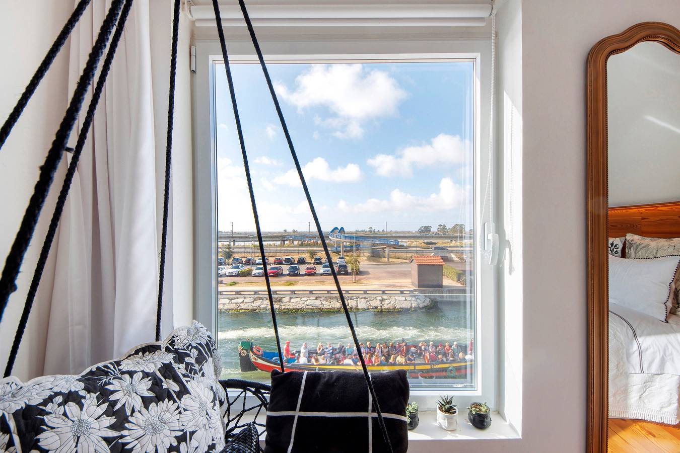 Entire studio, Apartment 'Ria' with Wi-Fi and Air Conditioning in Aveiro, Aveiro District