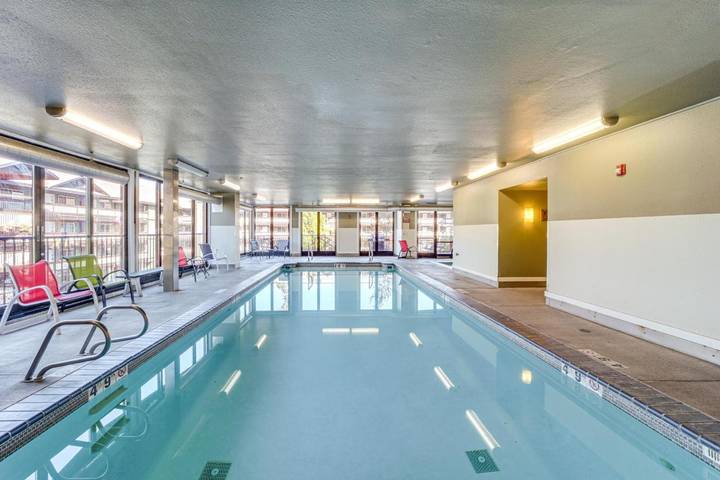 Gîte pour 4 personnes, avec piscine ainsi que balcon et jacuzzi à Chelan - 3