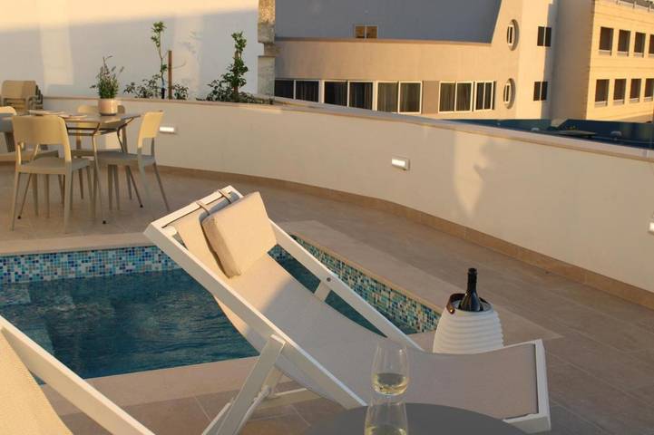 Appart’hôtel pour 2 personnes, avec vue ainsi que piscine et jardin