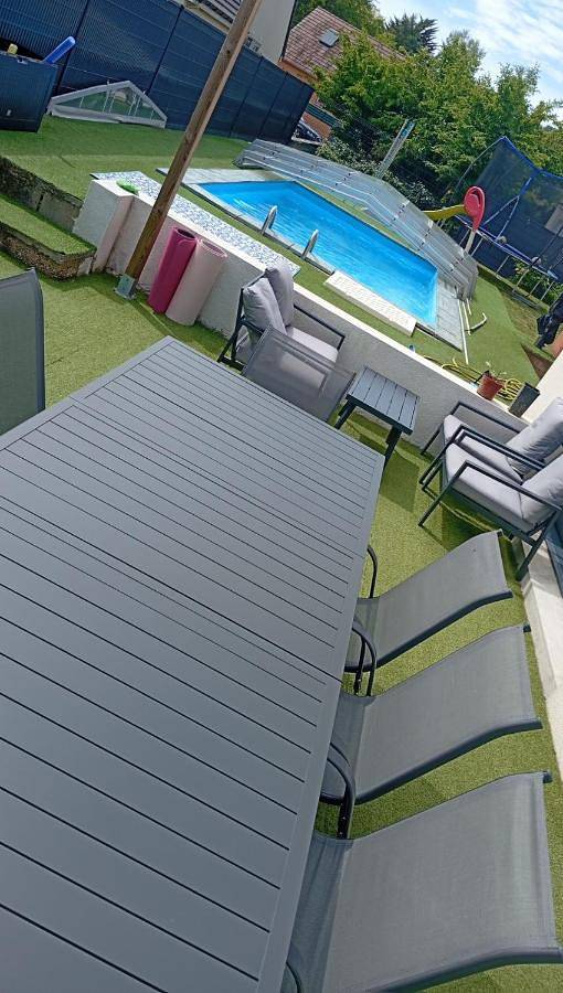 Location de vacances pour 8 personnes, avec terrasse et piscine à Chemiré-le-Gaudin