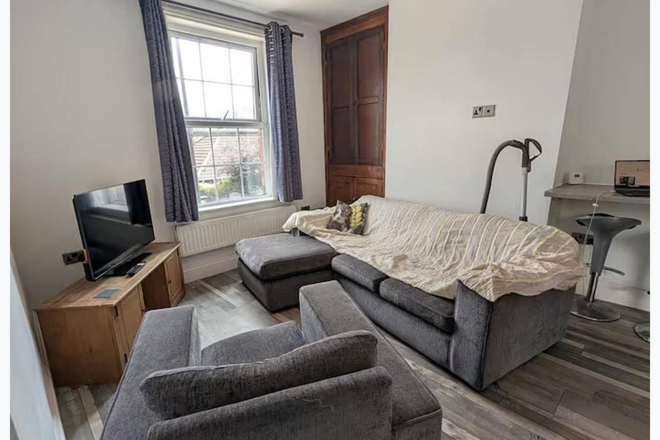 Entire holiday apartment, 1 Bed Georgian Apartment - Garden - Pets Welcome in Shrewsbury, Shropshire