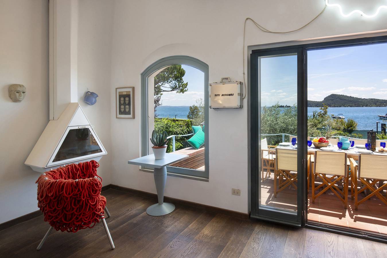 Villa Art with Private Pool in San Felice del Benaco, Prealpi Gardesane
