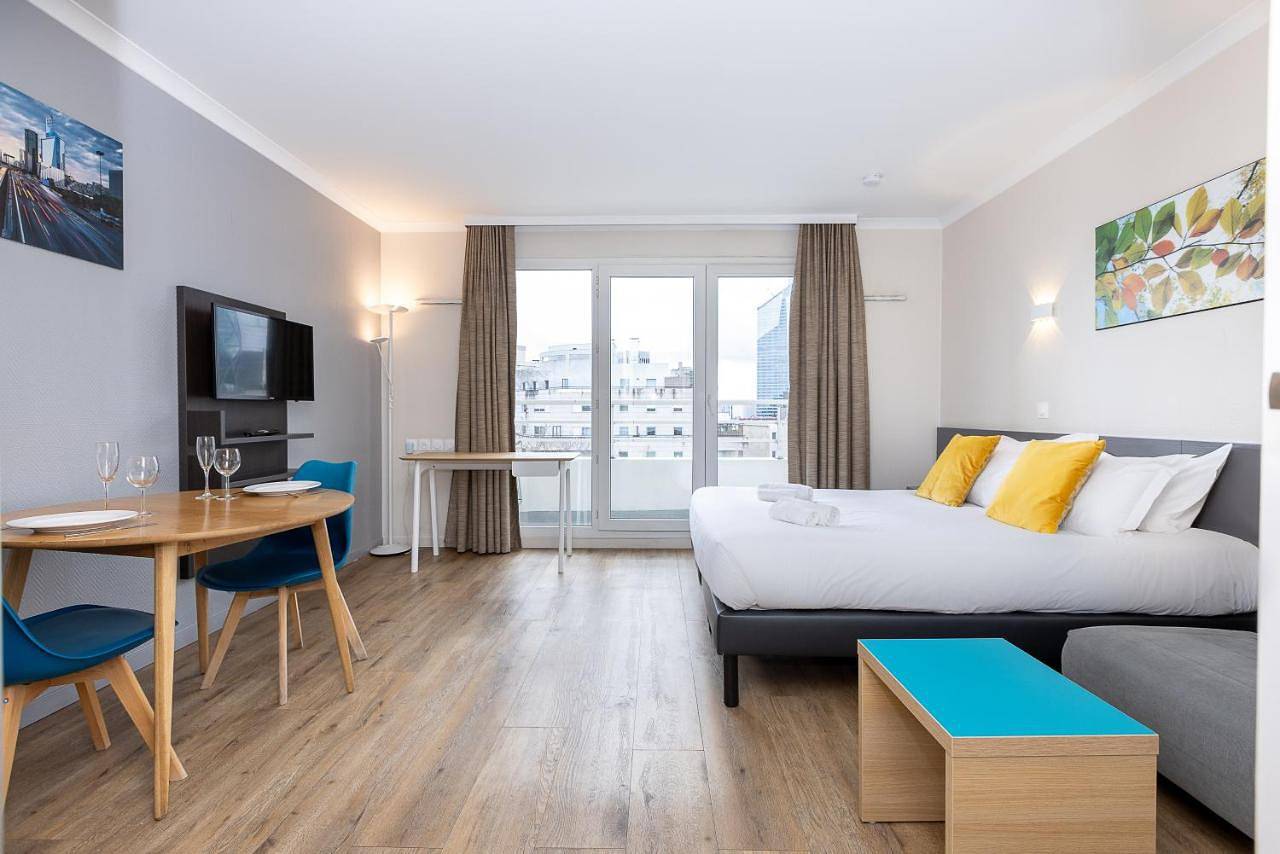 Appartement entier, Star Of Life in Courbevoie, Hauts-de-Seine