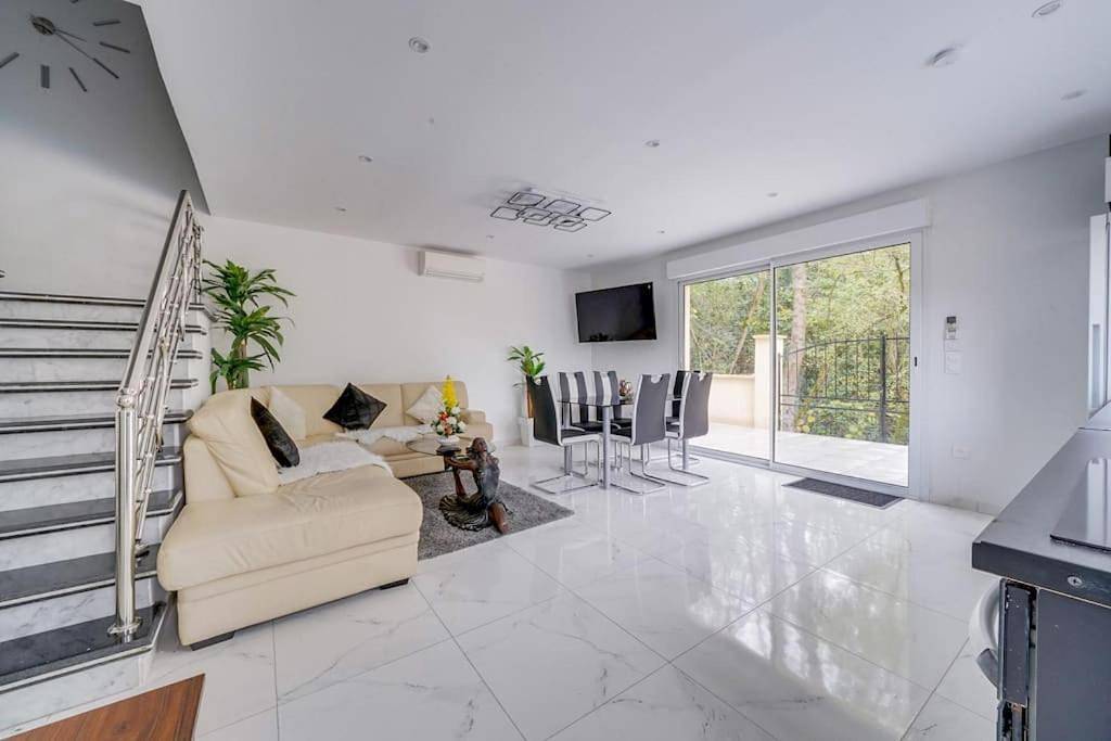 Two-Bedroom House in Fronsac, Région de Libourne
