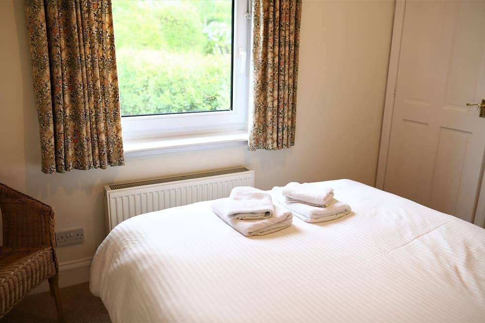 The Bridge - sleeps 6 guests  in 3 bedrooms in Kippford, Dumfries and Galloway