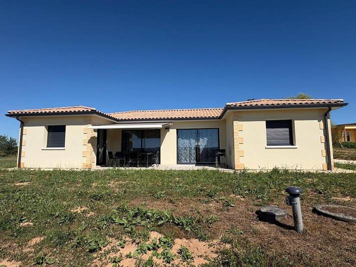 Location de vacances pour 6 personnes, avec vue et jardin à Hautefort - 4