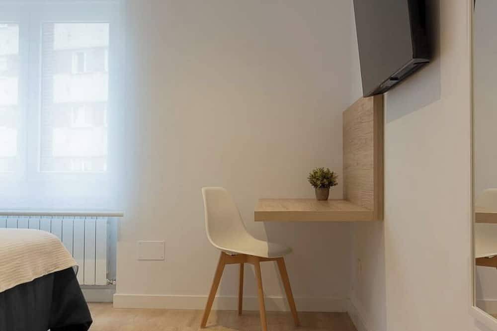 Entire apartment, Ah. Room4You. baño compartido.Vut-3026-As in Oviedo, Cordillera Cantábrica