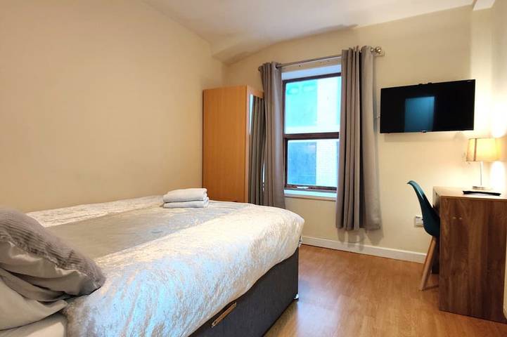 Bed and breakfast for 2 people in Liverpool