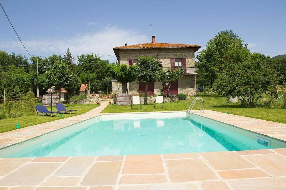 Quiet countryside Holiday House near Cortona in Tuoro sul Trasimeno, Lake Trasimeno