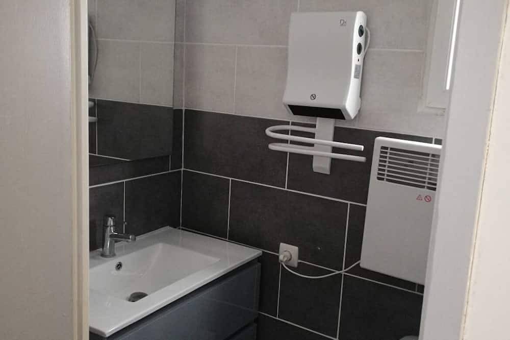 Apartamento entero, Furnished studio 10 minutes from Parc Astérix by car. in Puiseux-en-France, Valle del Oise